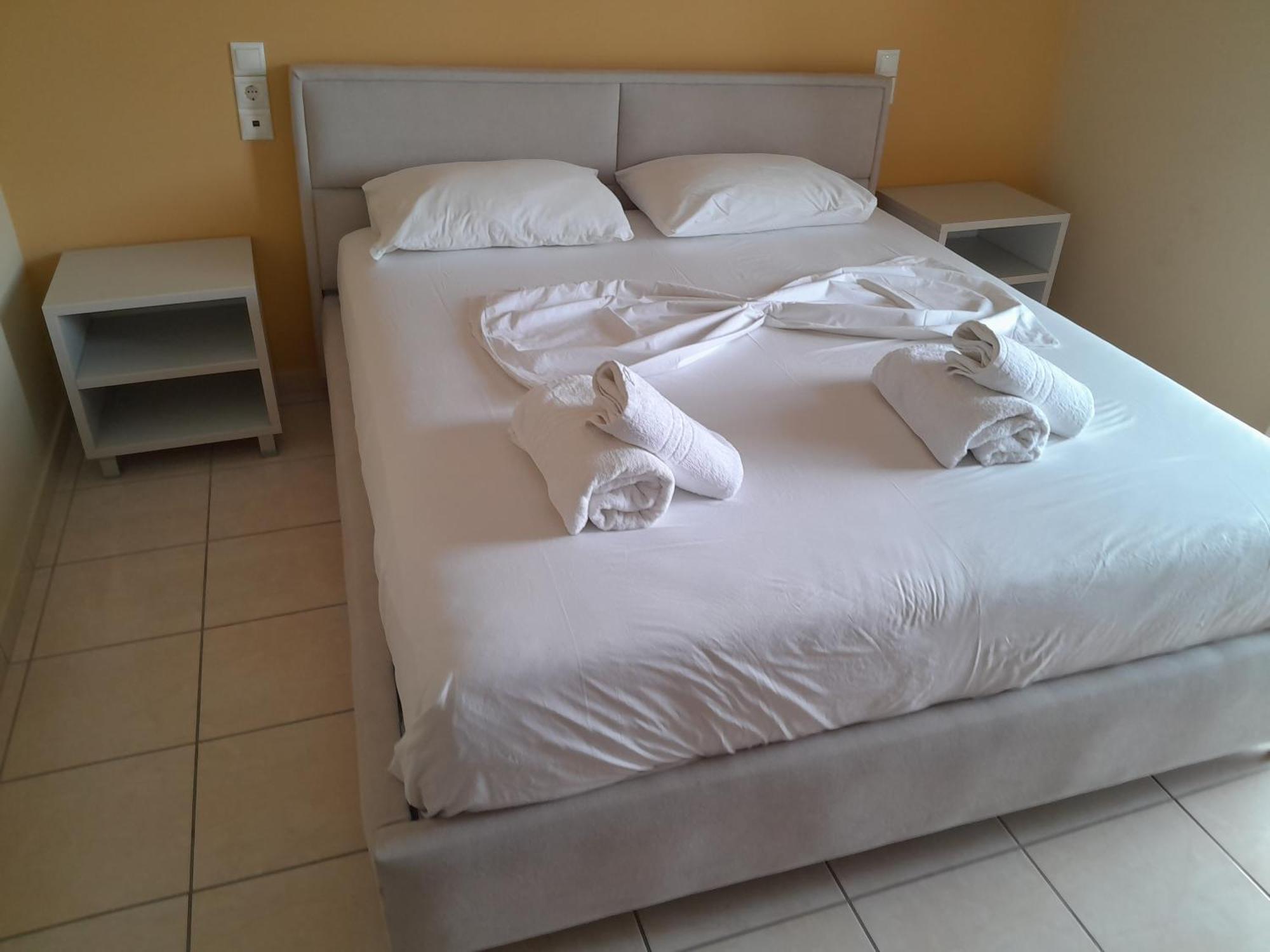 Hotel Prinos Himare Buitenkant foto