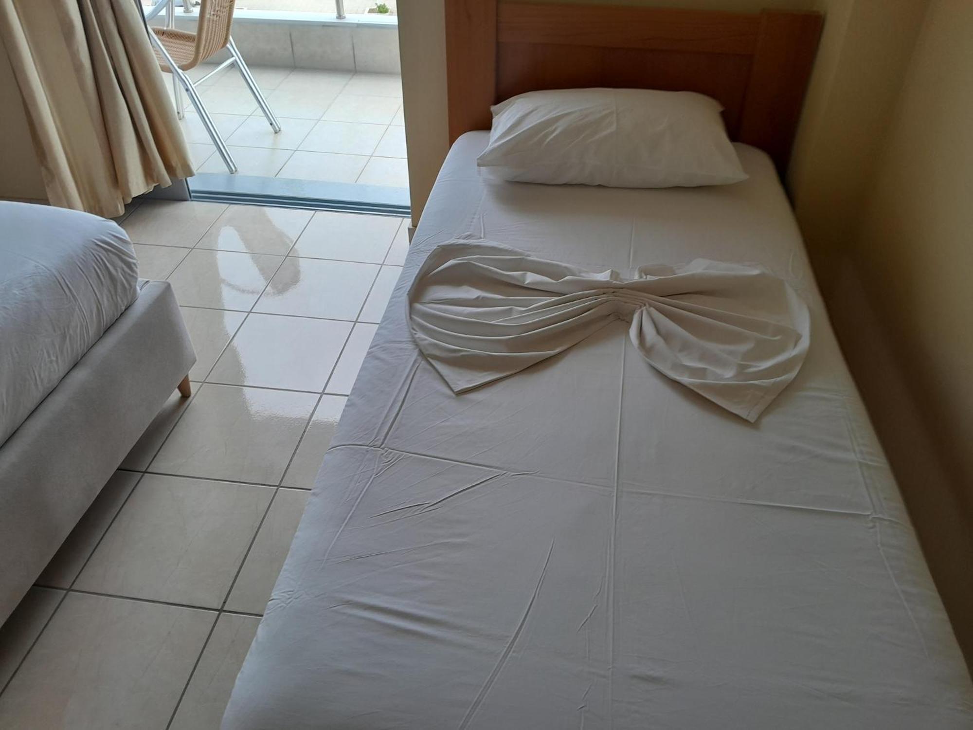 Hotel Prinos Himare Buitenkant foto