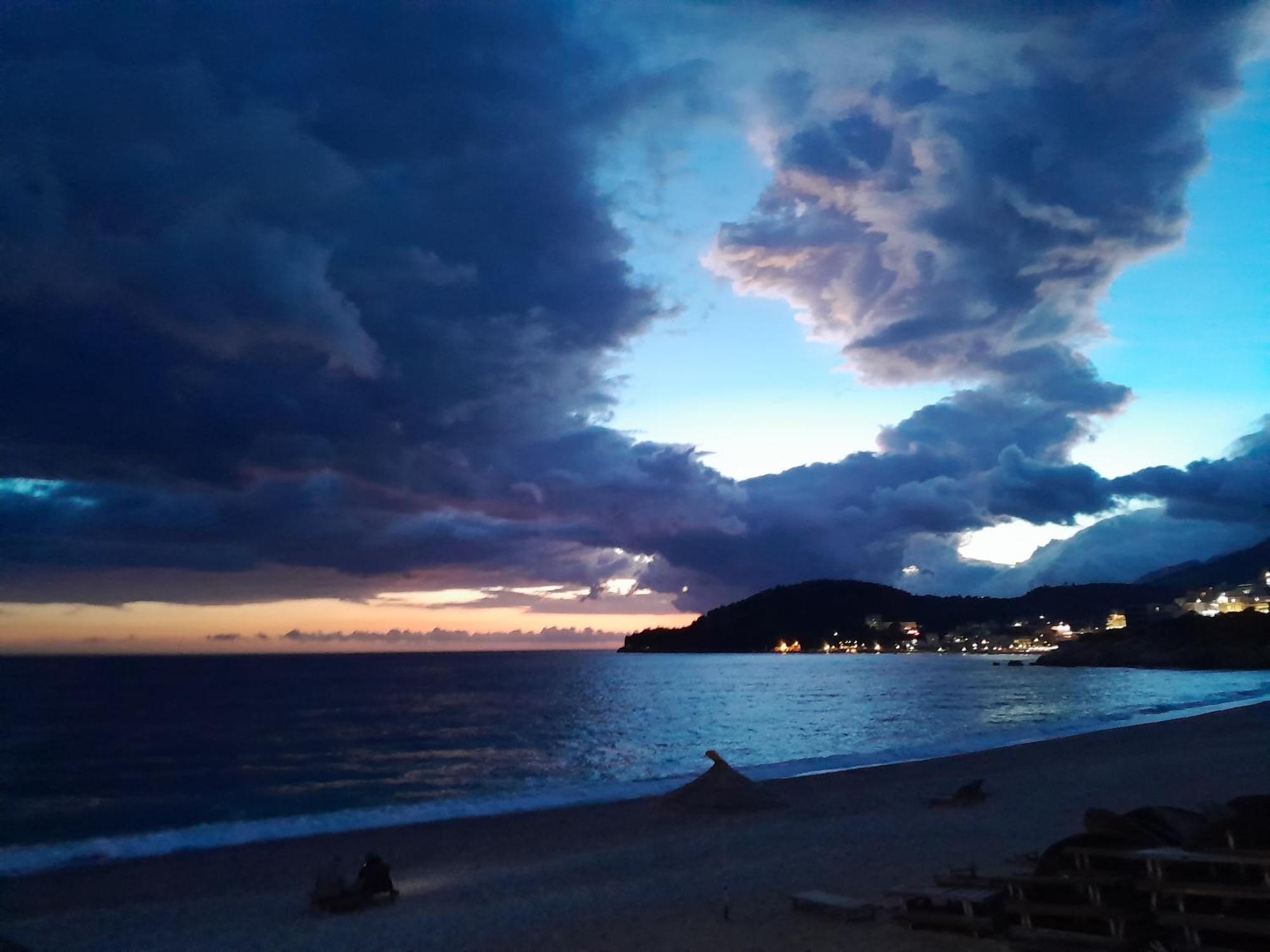 Hotel Prinos Himare Buitenkant foto