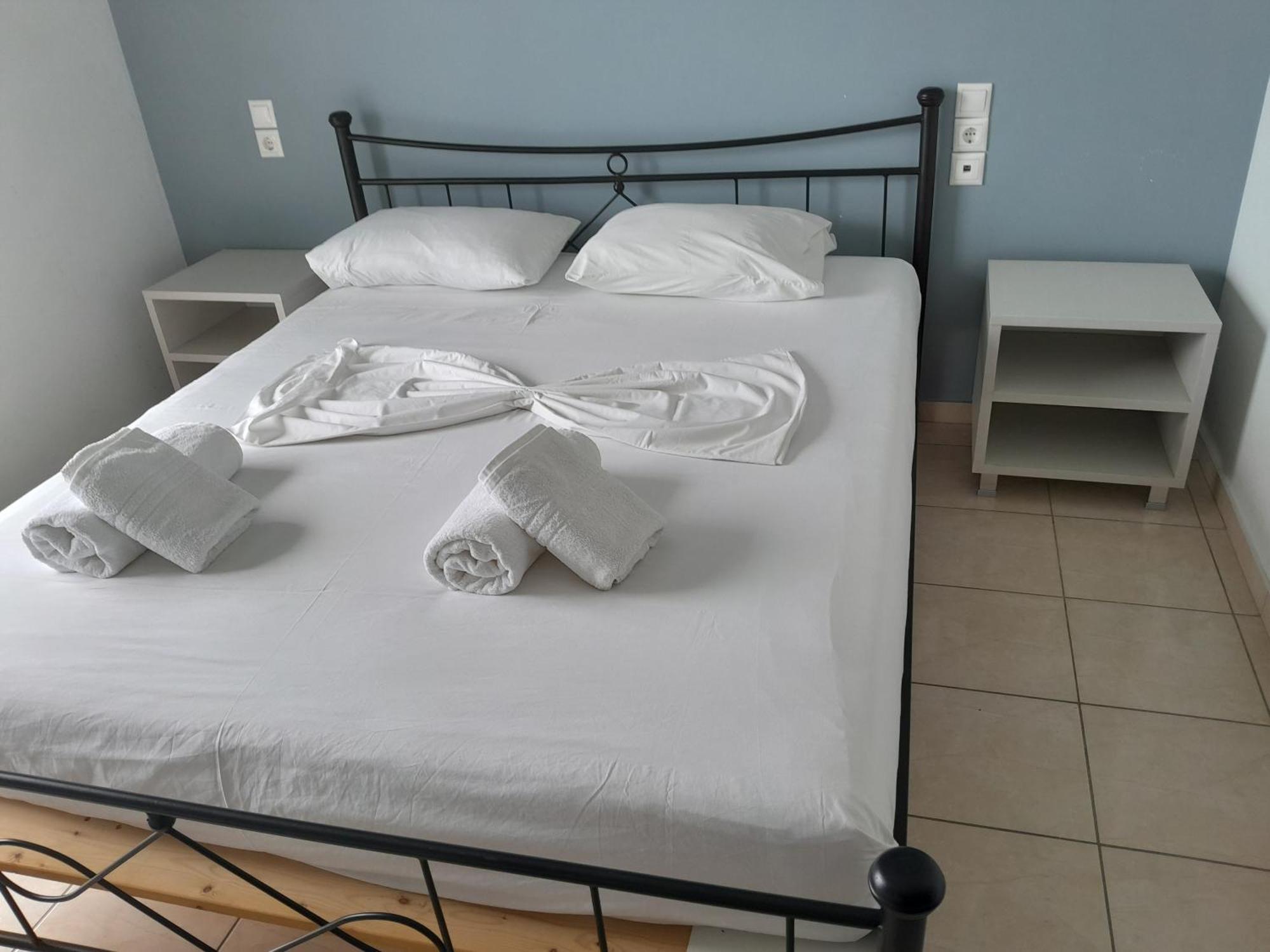 Hotel Prinos Himare Buitenkant foto